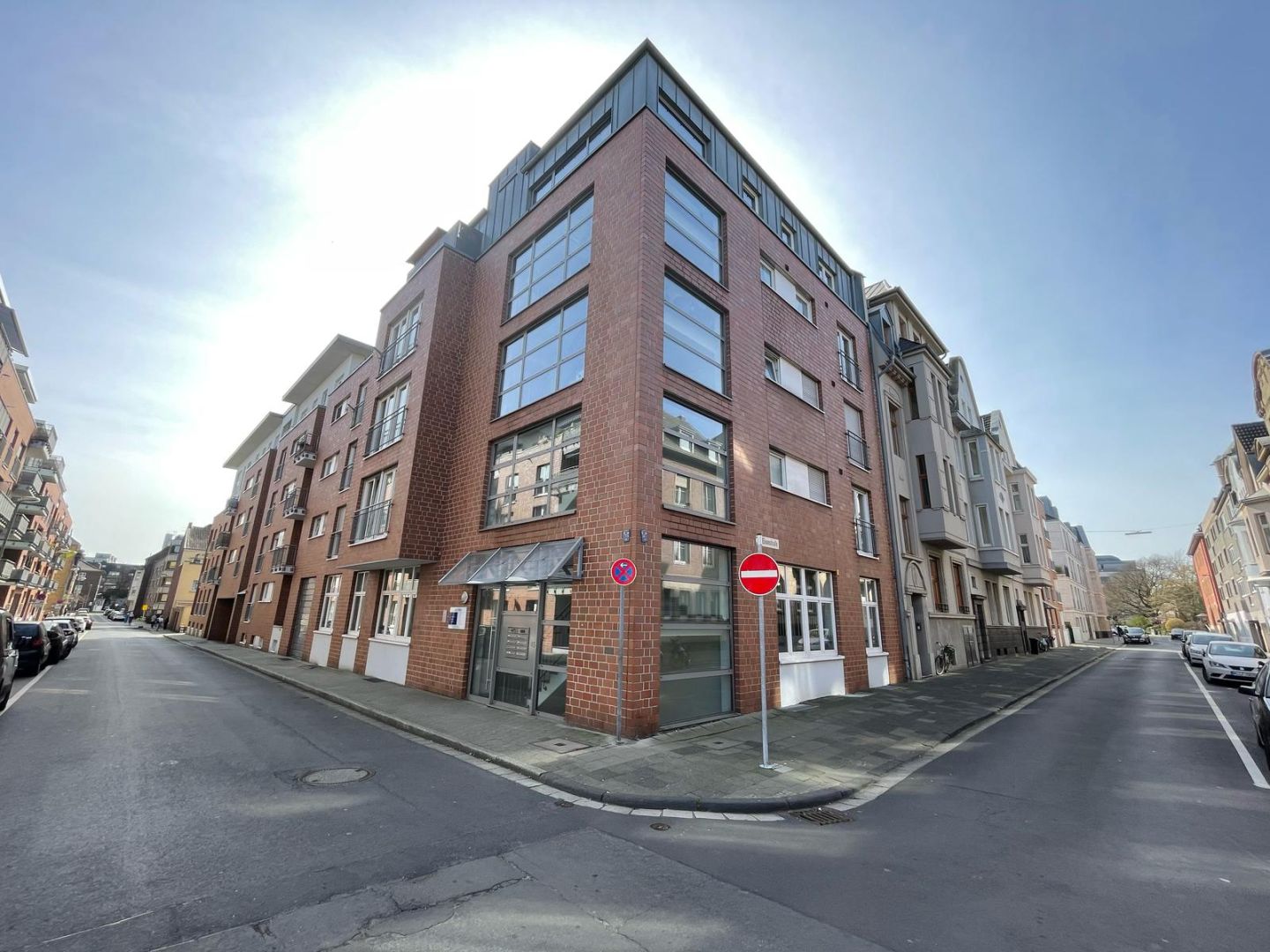 Reserviert! Barrierefreie 3-Zimmerwohnung mit 2 Bädern, EBK, Loggia, Aufzug und 2 TG-Stellplätzen